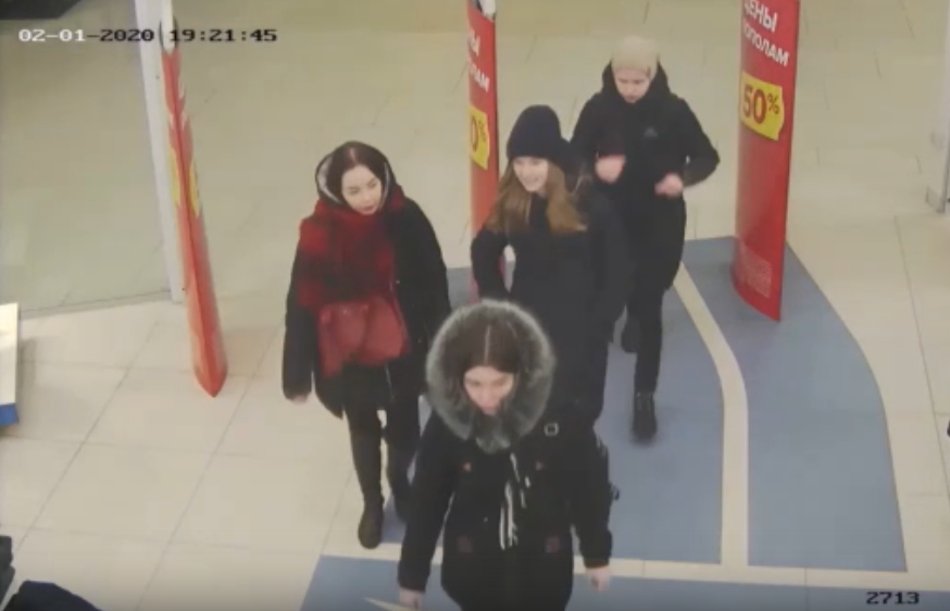 В Кирове разыскивают четырех девушек, ограбивших магазин одежды
