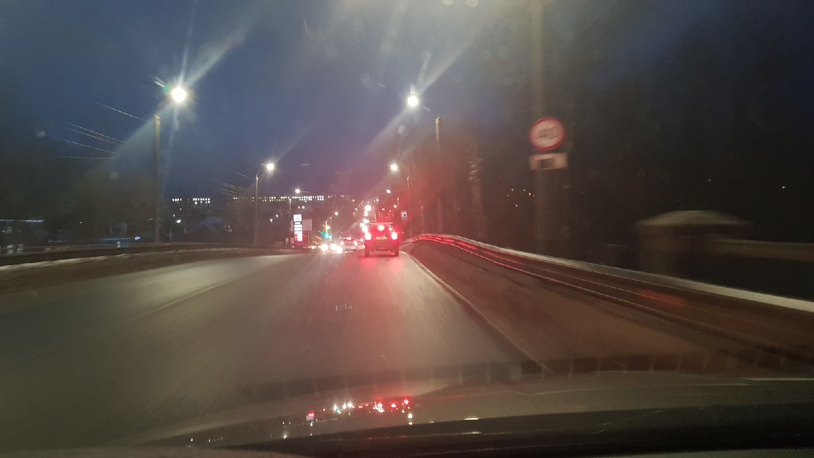 Новые правила: в Кирове вводят ограничение скорости перед перекрестками