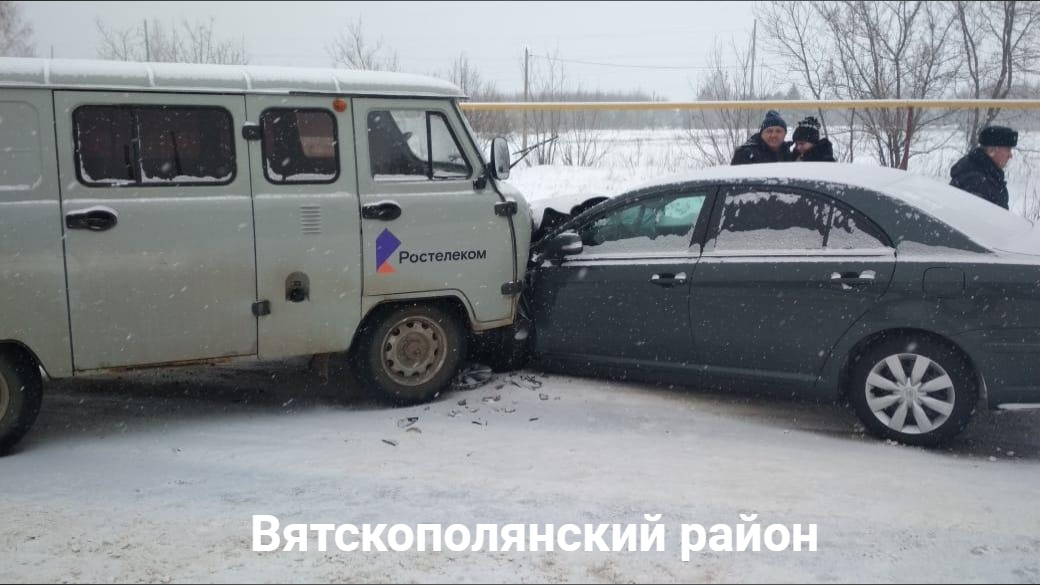 В Кировской области пьяный водитель УАЗа въехал в "Тойоту": погибла женщина