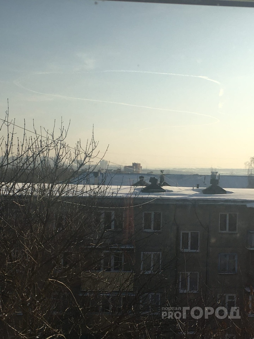 Кировчан удивили странные следы в небе над городом