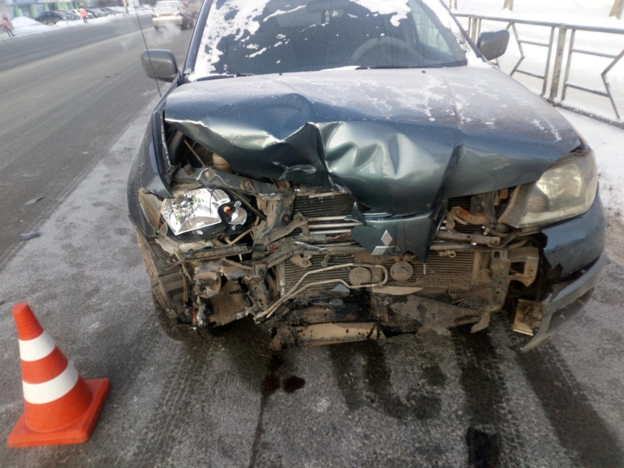 «После ДТП виновник закрылся в машине»: у Танка по вине пьяного водителя столкнулись 3 иномарки