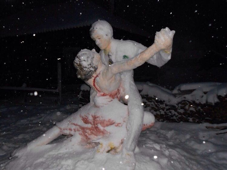 Фото дня: новая снежная фигура мастера из Тужи