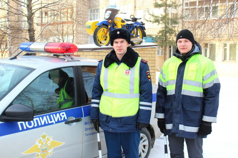 На трассе в Кировской области спасли замерзающего водителя
