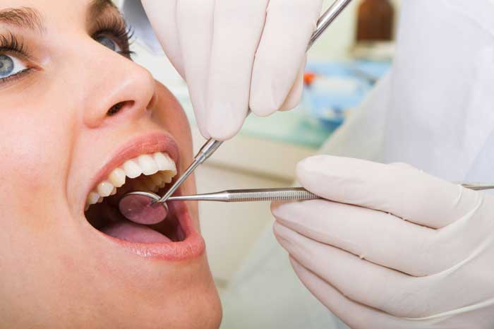 А кому вы доверяете лечить зубы?