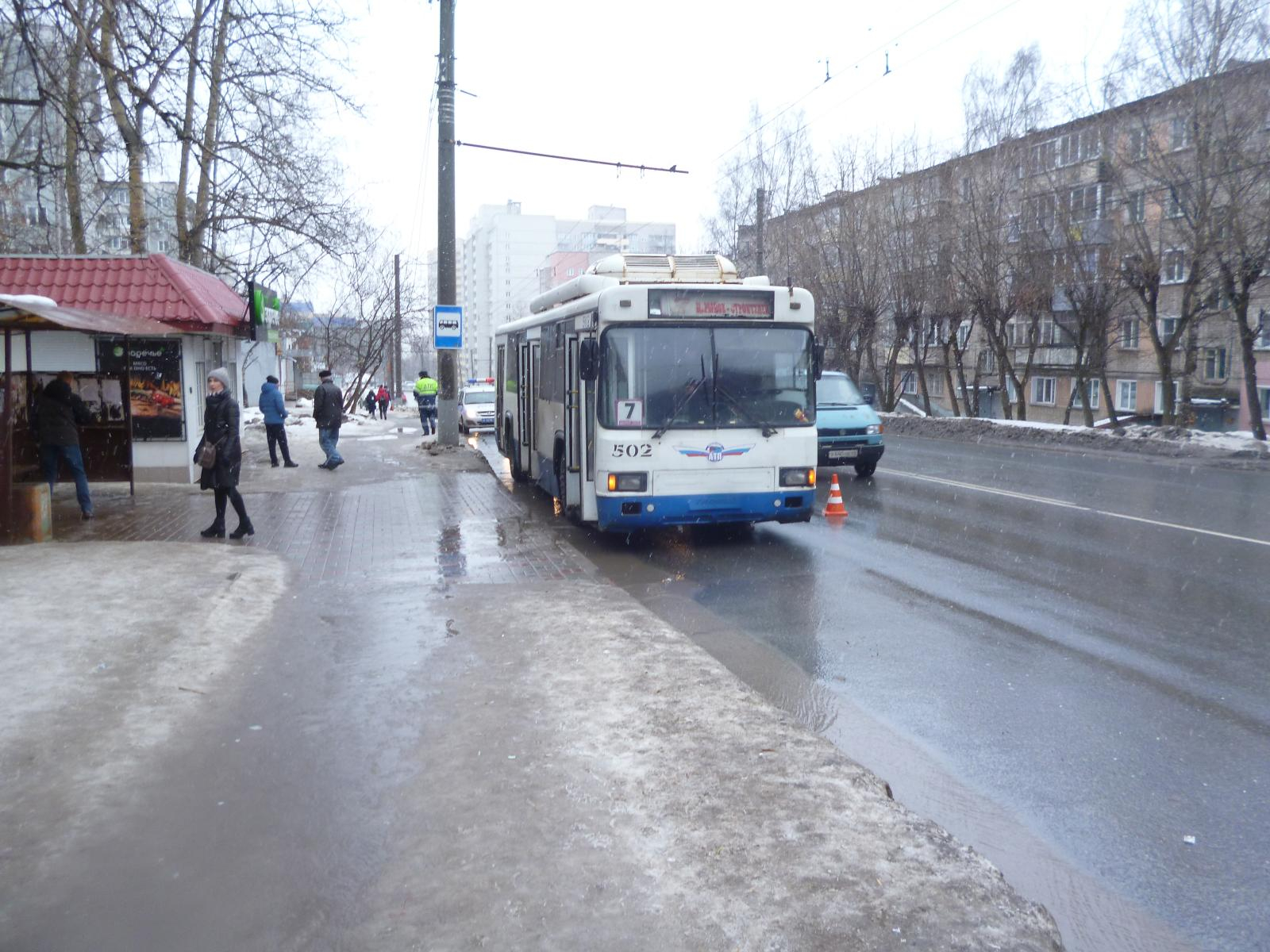 В Кирове троллейбус сбил вышедшего из салона пассажира