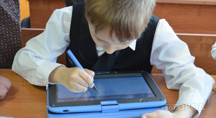 Испытание для школьников: в России вводят домашние задания онлайн