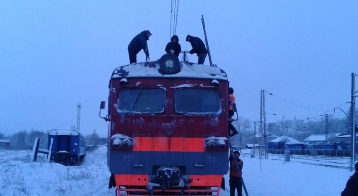 Двух подростков сняли с поезда в Кировской области