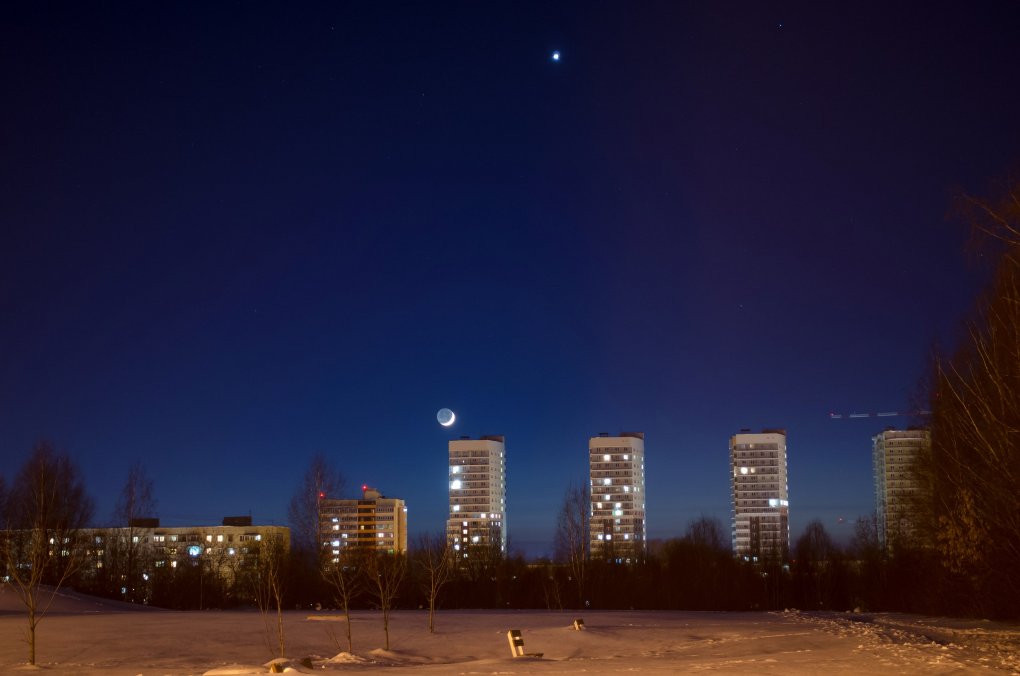Кировчан приглашают посмотреть в телескоп на Луну и Венеру