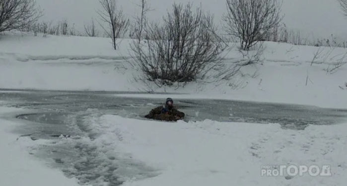 В Уржумском районе мужчина на снегоходе провалился под лед