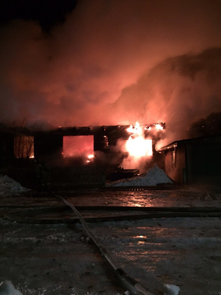 Сбор помощи: две семьи из села Русское остались без дома после пожара