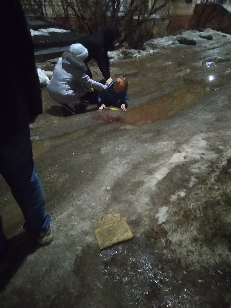 В Кирове во дворе пенсионерка поскользнулась и разбила голову