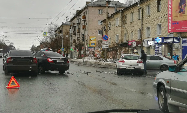 В Кирове на Воровского произошла массовая авария
