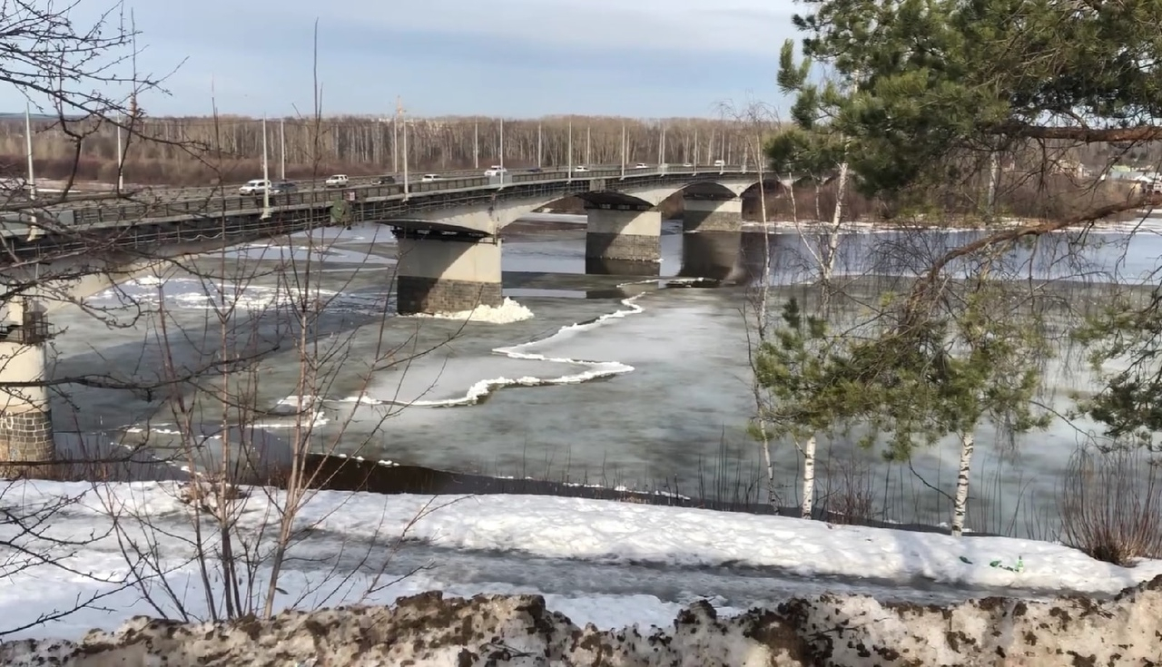 На 3 недели раньше нормы: кировчане сняли на видео начало ледохода на Вятке