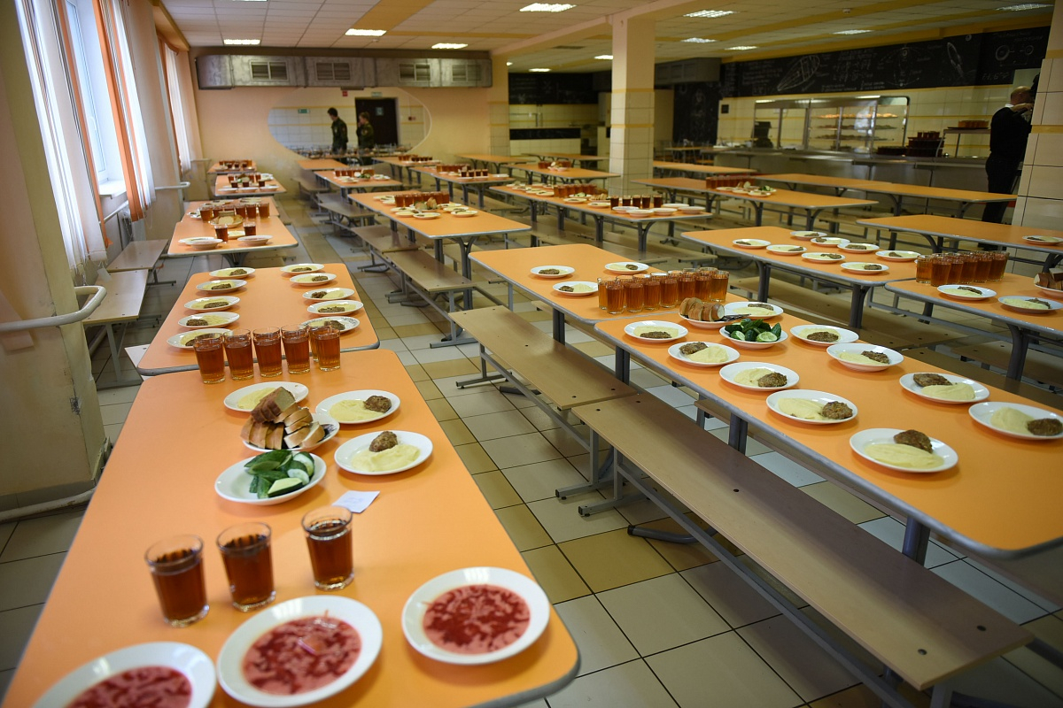 Кировским школьникам компенсируют питание во время дистанционного обучения