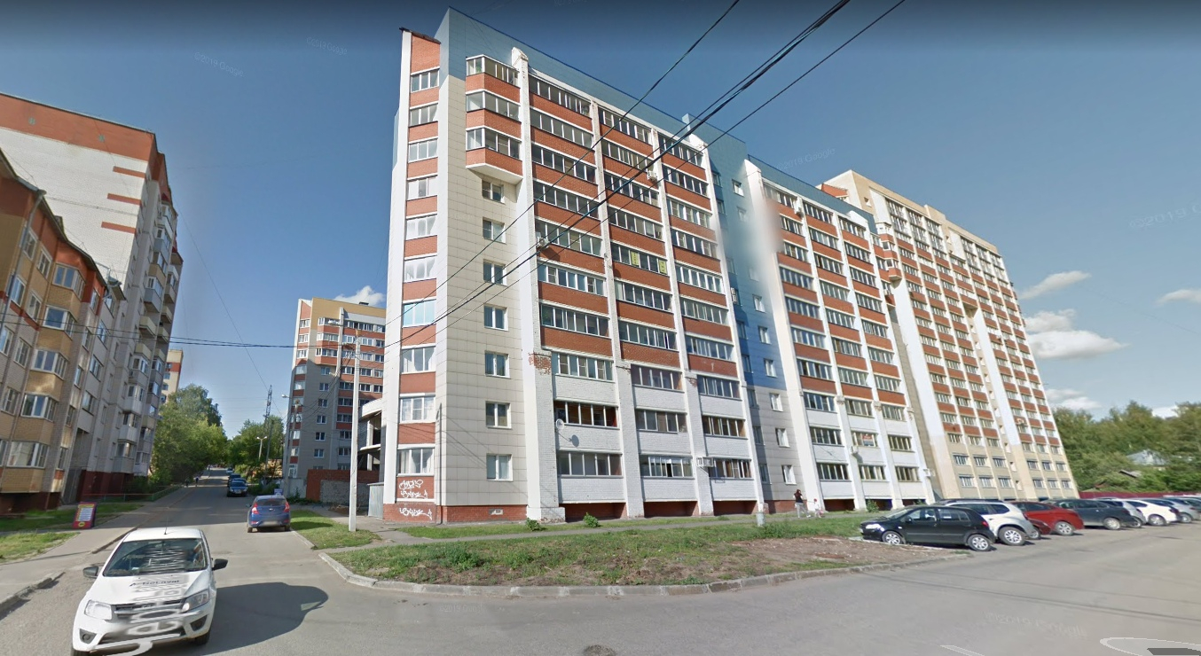 В Кирове из окна 10-этажки на улице Шинников выпала девушка