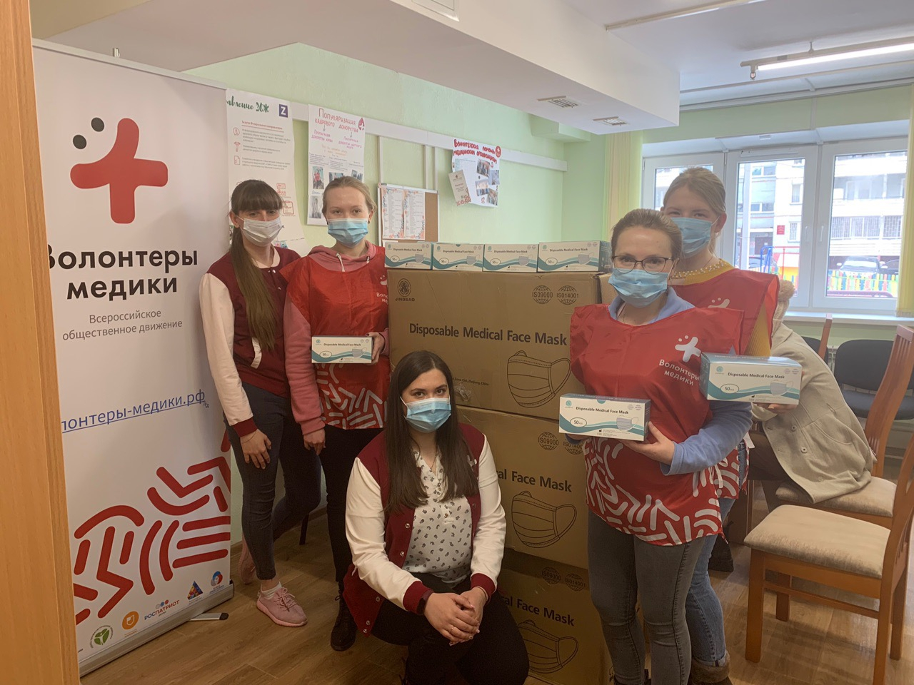 Сбербанк передал волонтерам Кирова 10 тысяч защитных масок