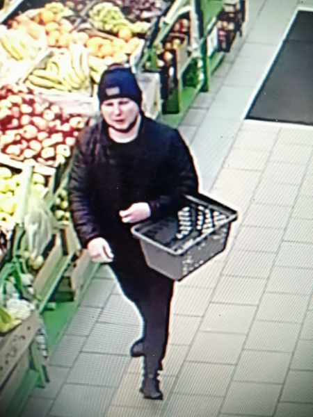 Попал на видео: в Кирове полиция ищет мужчину, который украл из магазина продукты