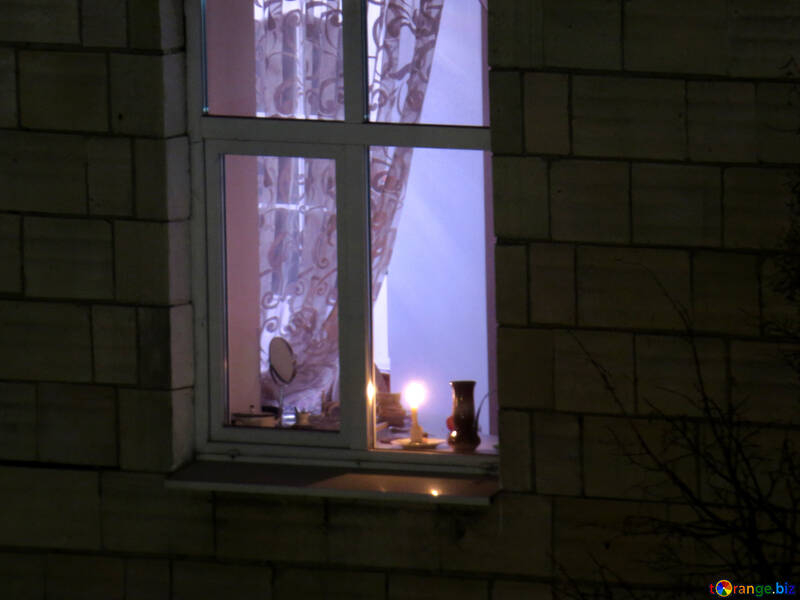 Православных вместо похода в церковь в Пасху просят зажечь свечу