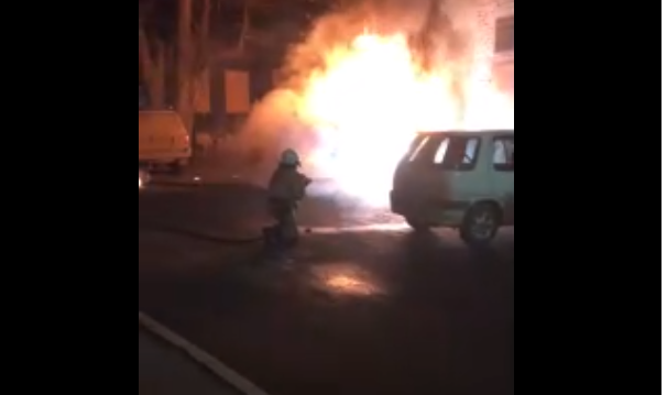 Ночью в Кирове сгорел Range Rover: МЧС рассматривает версию поджога