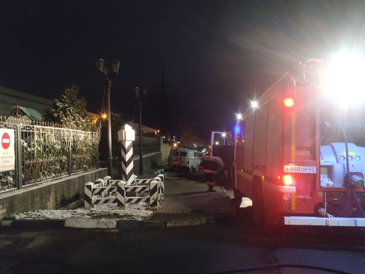 Ночью вспыхнул ресторан "Царское село": на месте работали 5 пожарных расчетов