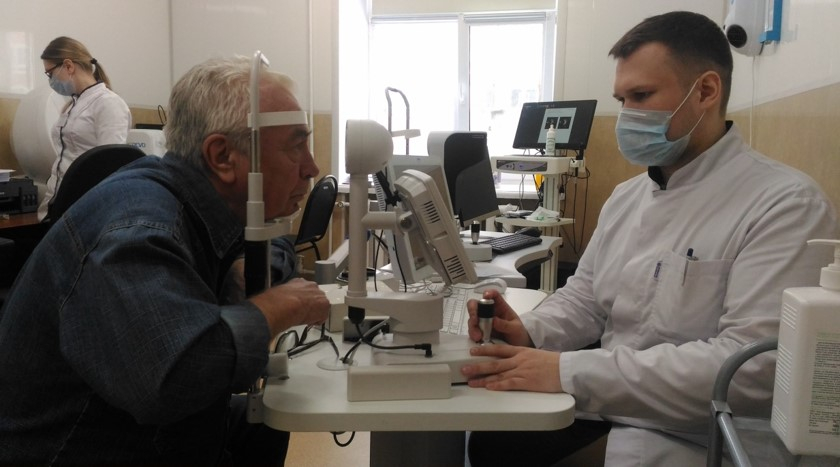 Кировские офтальмологи освоили новую методику лечения катаракты