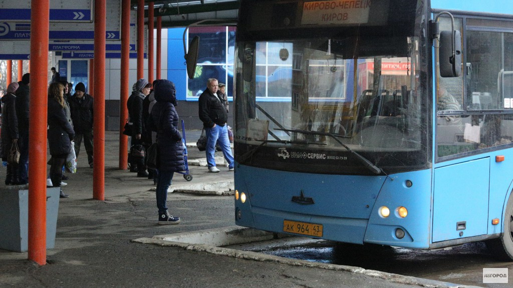 В Кирове маршруты 2 пригородных автобусов пришлось изменить из-за плохих дорог
