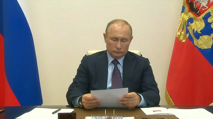 Владимир Путин прокомментировал смягчение режима самоизоляции в регионах