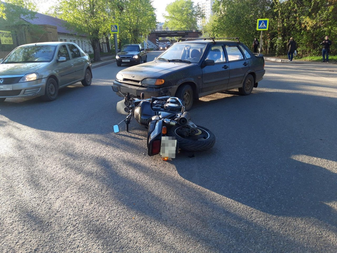 Байк лежал под ВАЗом: в Кирове произошла еще одна авария с участием мотоциклиста