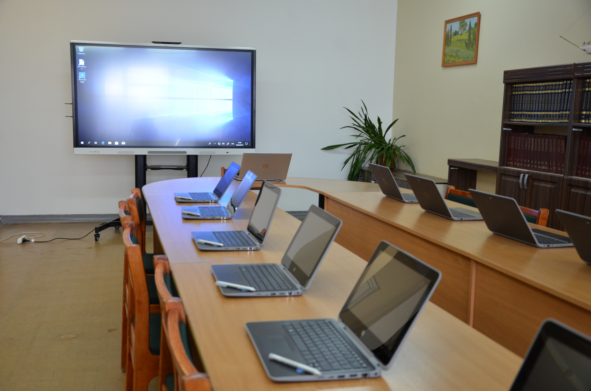 В Кировской области закупили ноутбуки и компьютеры для 70 школ