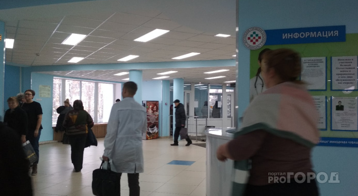 В кировской поликлинике рассказали, почему уволили администратора-блогера