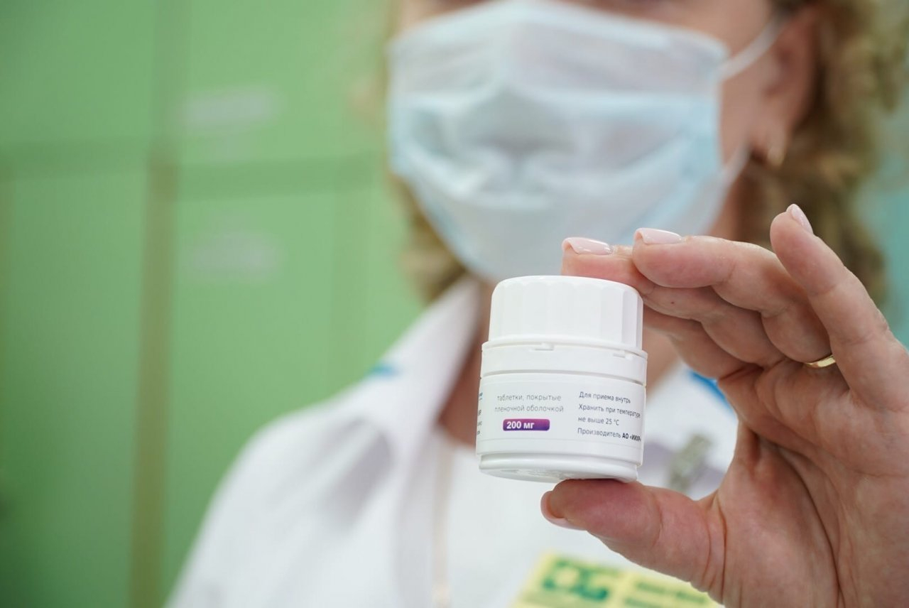 В кировские больницы поставили партию препарата против коронавируса