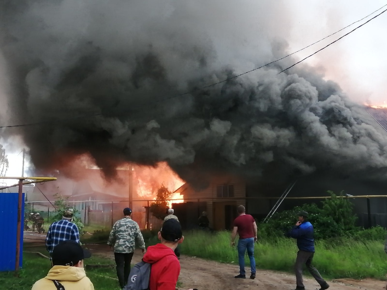 Видео: в Вятскополянском районе сгорели несколько жилых домов