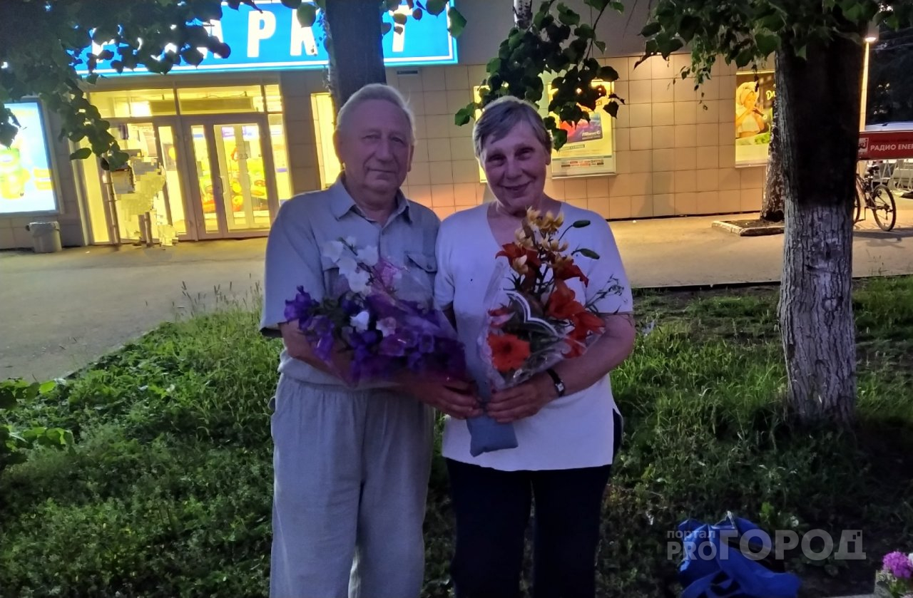 «Работа научила пользоваться мобильным банком»: супруги о продаже садовых букетов в Кирове