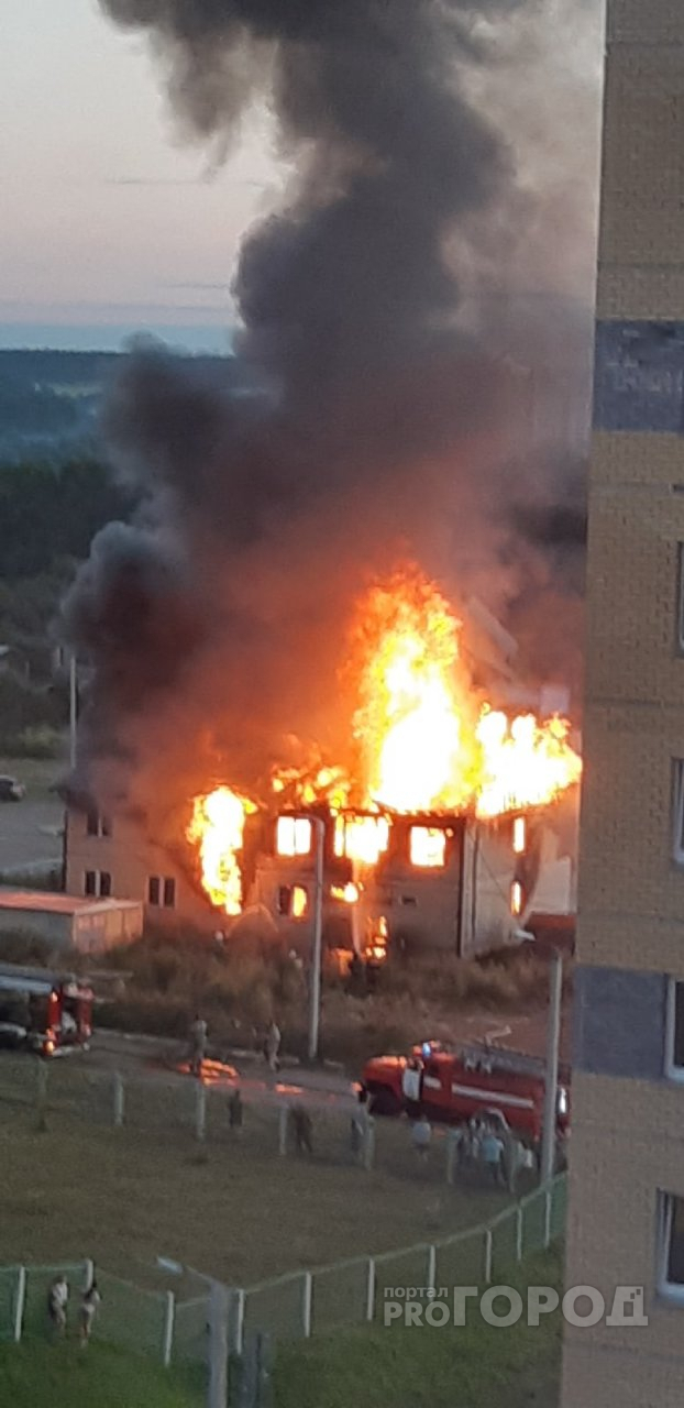 Пожар в районе Зонального: открытое пламя видно издалека