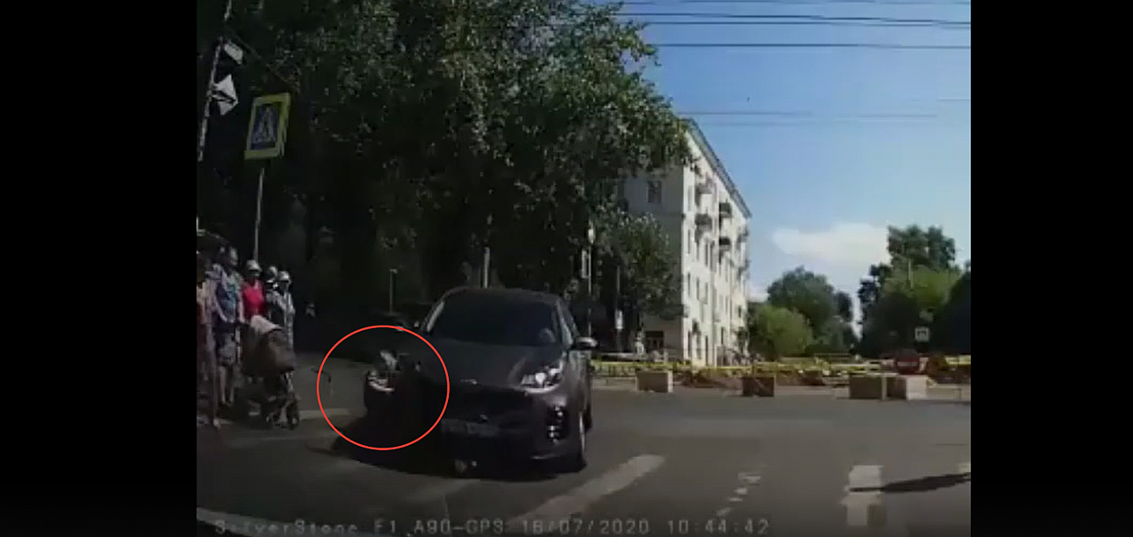 На пешеходном переходе в центре Кирова кроссовер сбил мальчика