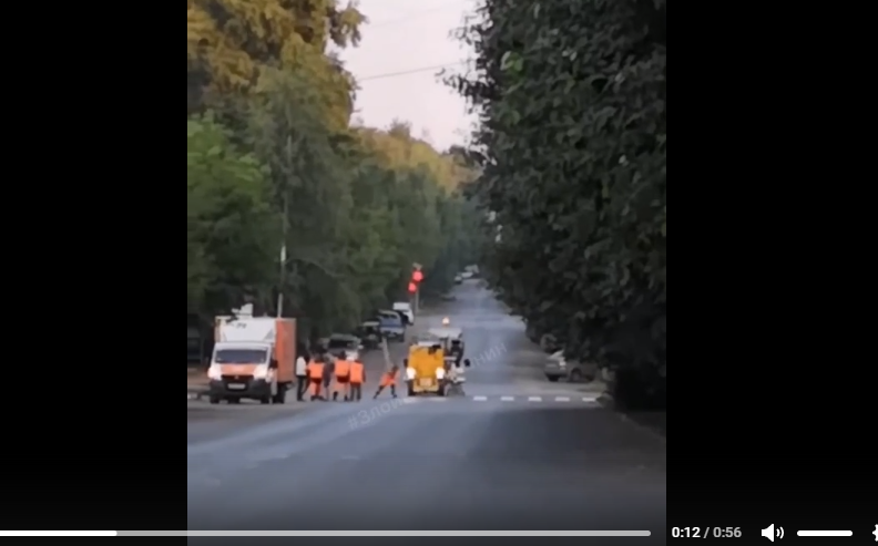 В центре Кирова произошла массовая драка между пешеходами и дорожниками