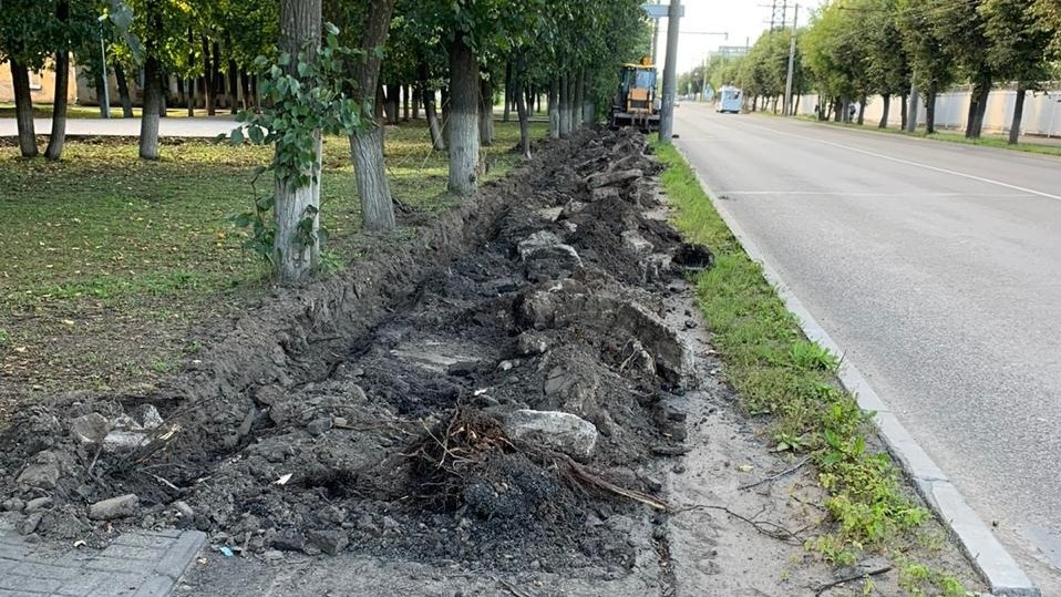 В Кирове кладут тротуар в 10 метрах от недавно отремонтированного бульвара