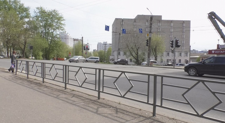 Несмотря на обещания сити-менеджера, в Кирове установят новые серые заборы