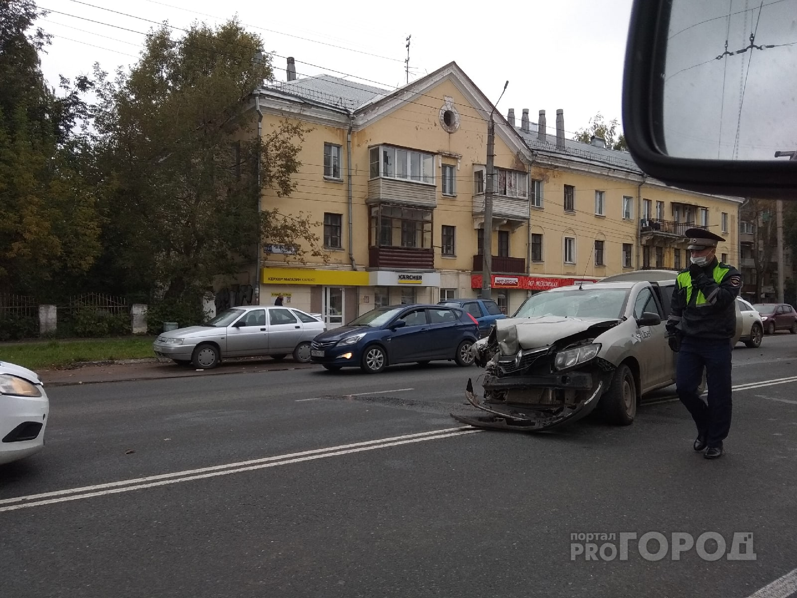В аварии с Land Cruiser Prado на Воровского пострадали три человека