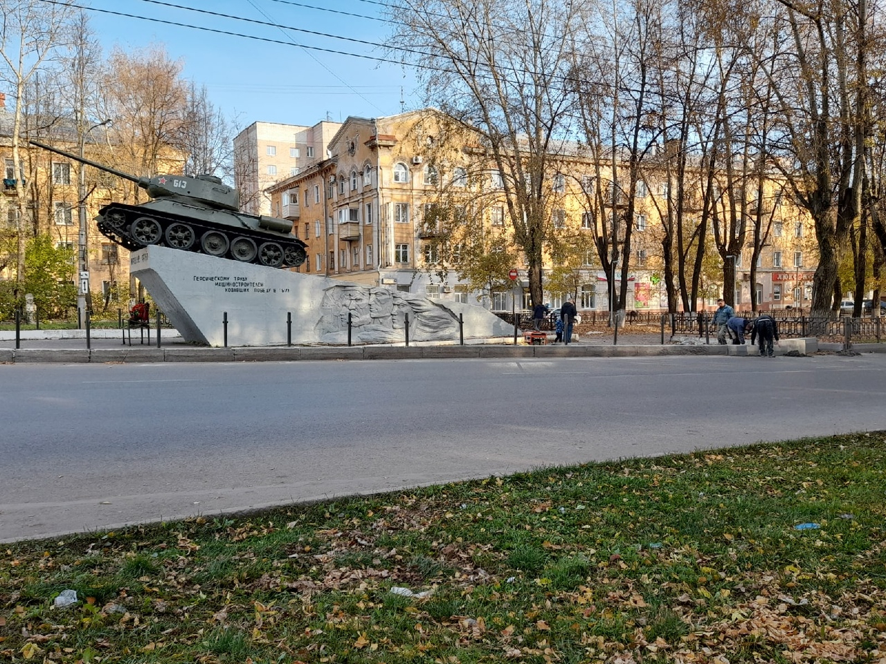 «Кладбищенский памятник»: жители Кирова выступают против ограждений у Танка