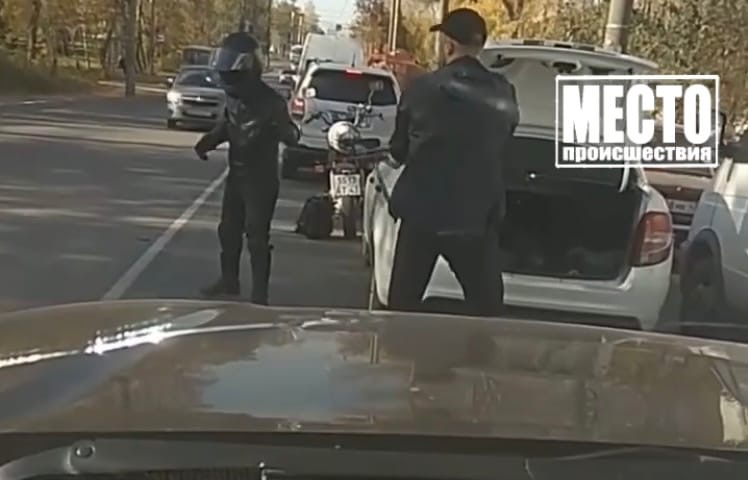 В Кирове во время конфликта на дороге один из водителей начал угрожать «автоматом»