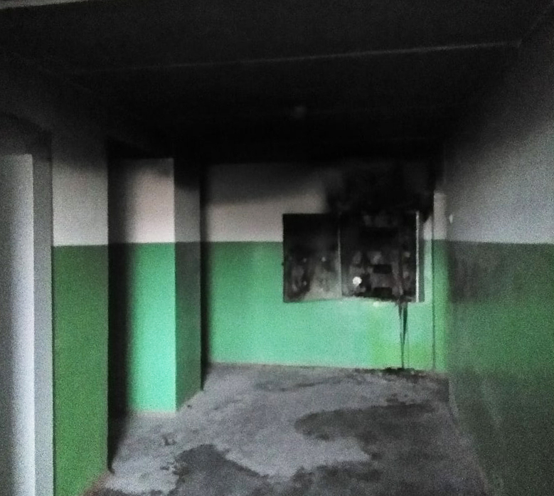 Пожар в жилом доме на Романа Ердякова ликвидировали 6 пожарных расчетов