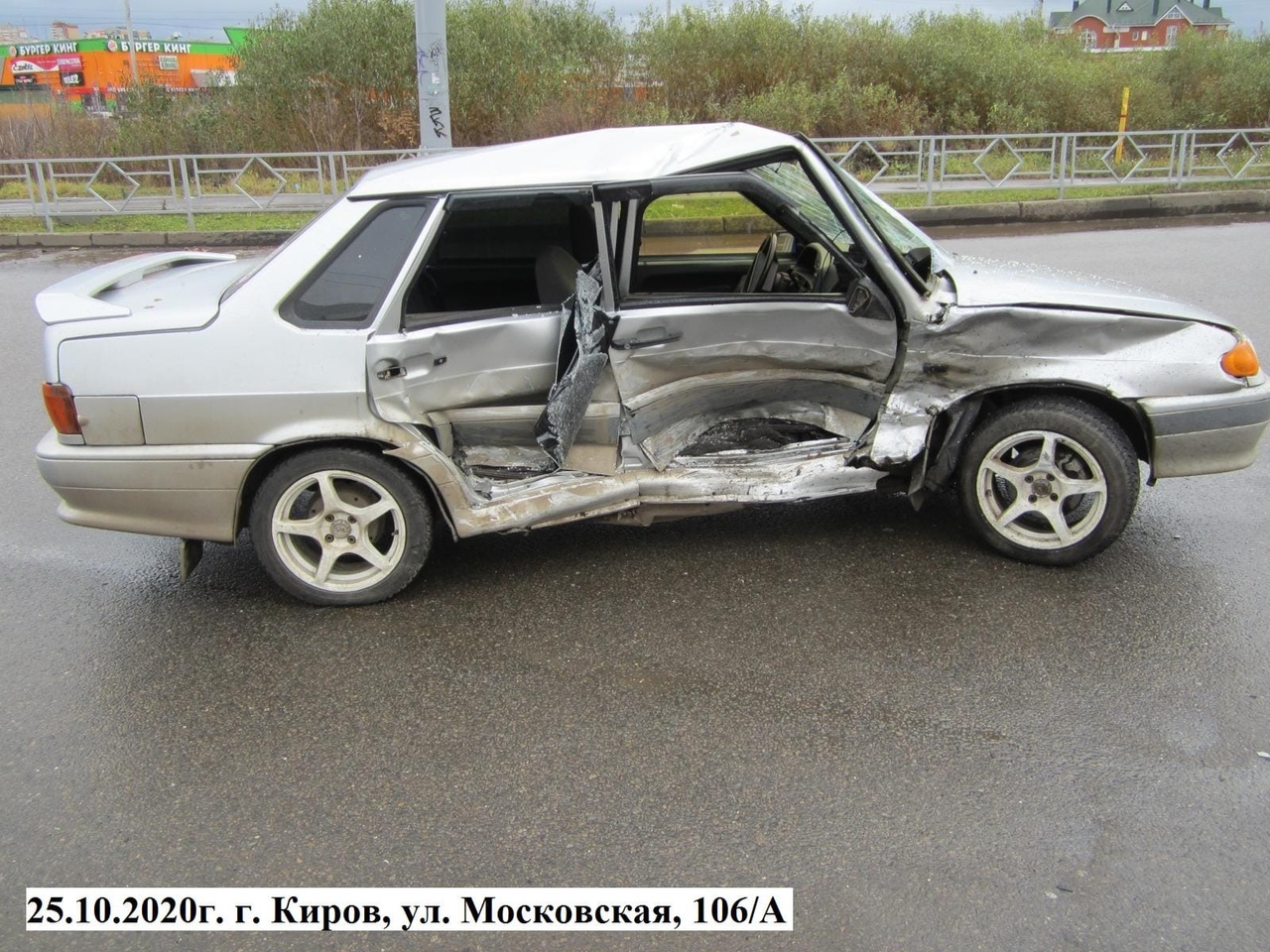 «Машины всмятку»: в Кирове за день на двух перекрестках произошло 2 серьезных ДТП