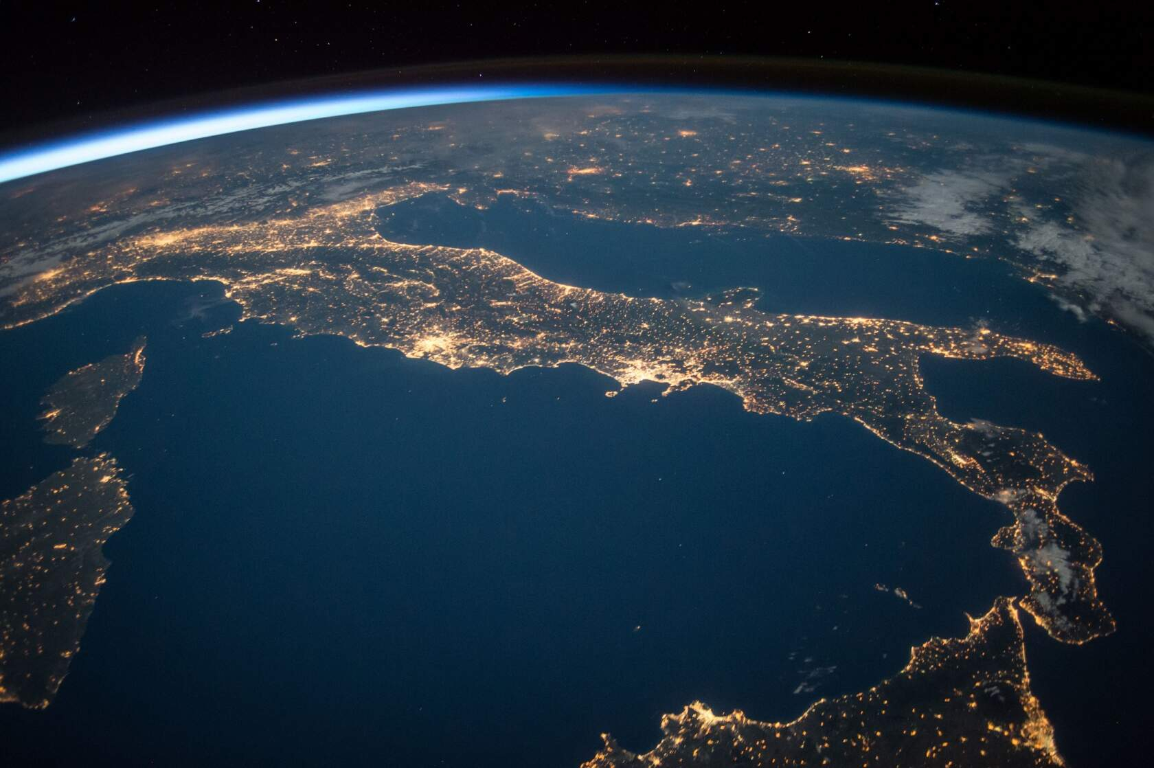 МегаФон выходит в космос: компания создаст систему спутниковой передачи данных