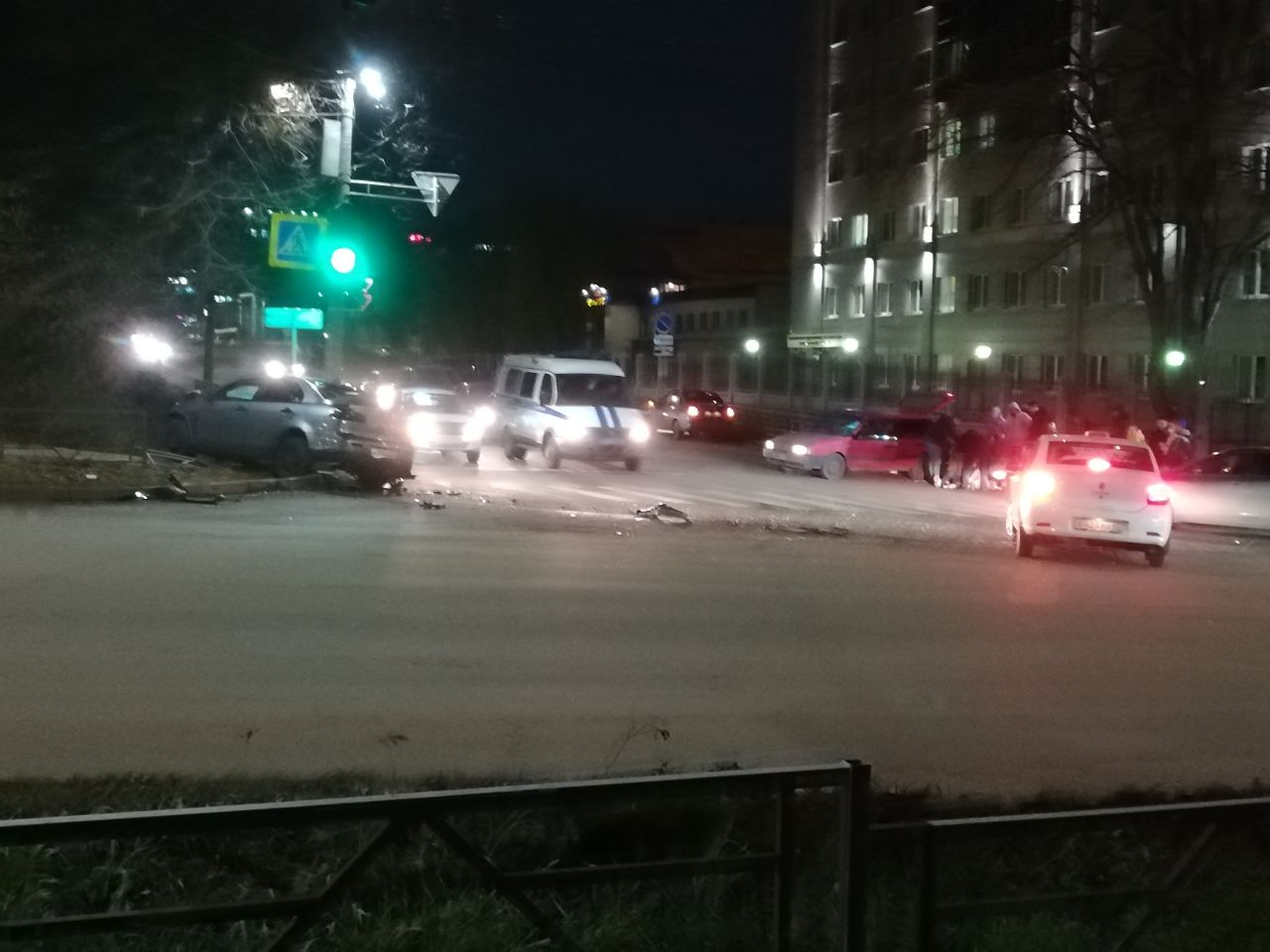 Авария на Московской в Кирове: двое пострадавших обездвижены