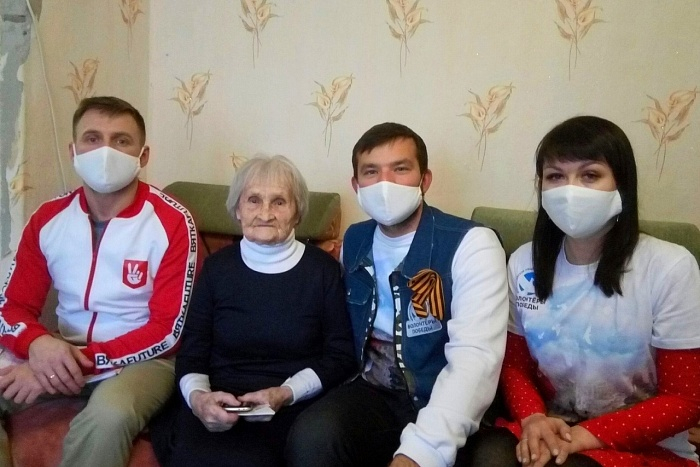 Кировским ветеранам подарят телефоны с пожизненной бесплатной связью
