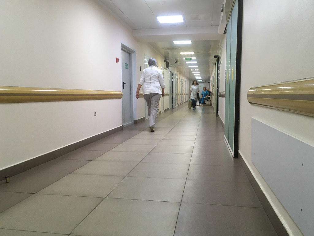 В инфекционном стационаре Кирова скончался еще один пациент с COVID-19