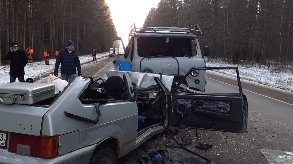 Утром на трассе в Кирово-Чепецком районе в ДТП погибли 2 человека