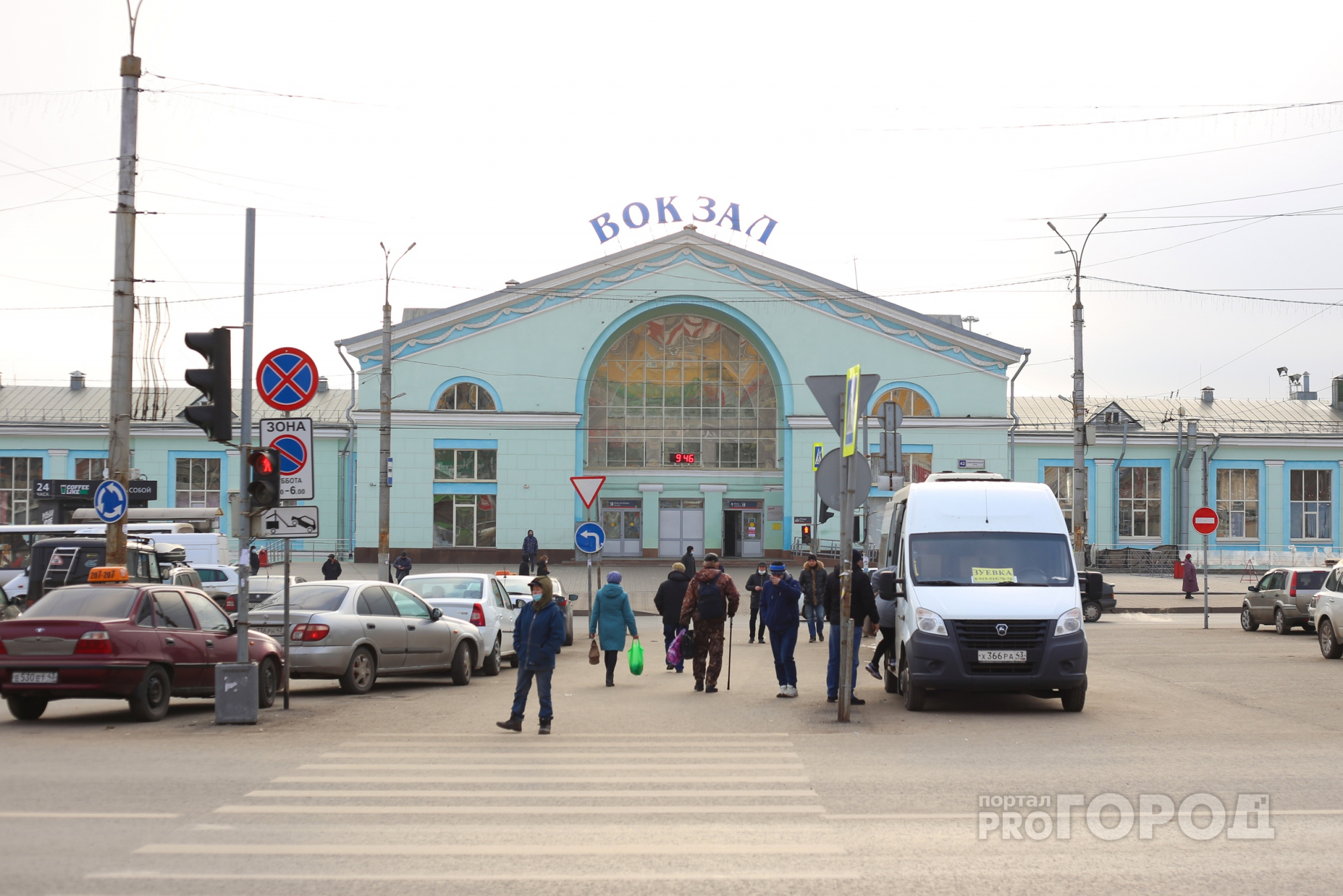 На парковке у ж/д вокзала в Кирове появится тротуар