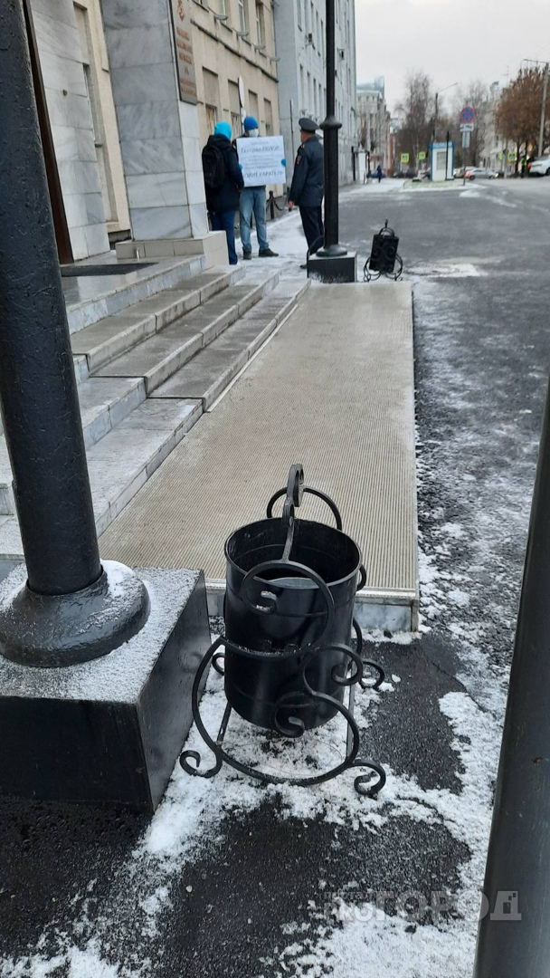 В Кирове разбили кирпичом окно правительства: подозреваемый задержан